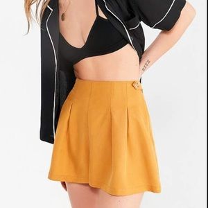 Urban Outfitters utopia pleated shorts size 4